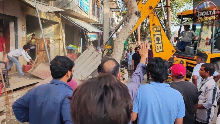 सड़क पर कब्जा करने वालों पर नगर पालिका का शिकंजा, 5 हजार जुर्माना
